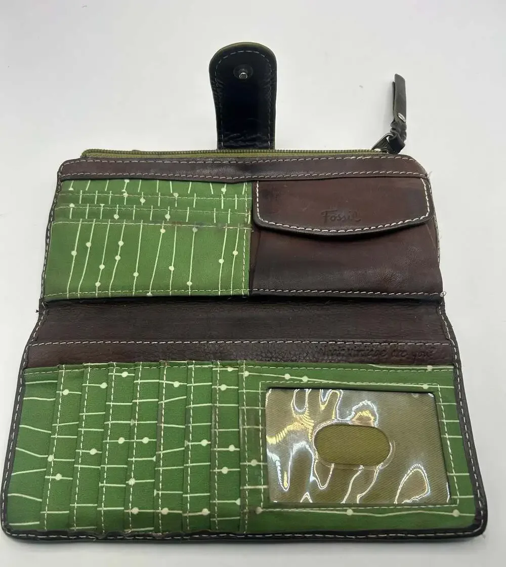 Fossil Vintage Bifold Leather Wallet with Green Accent Lining